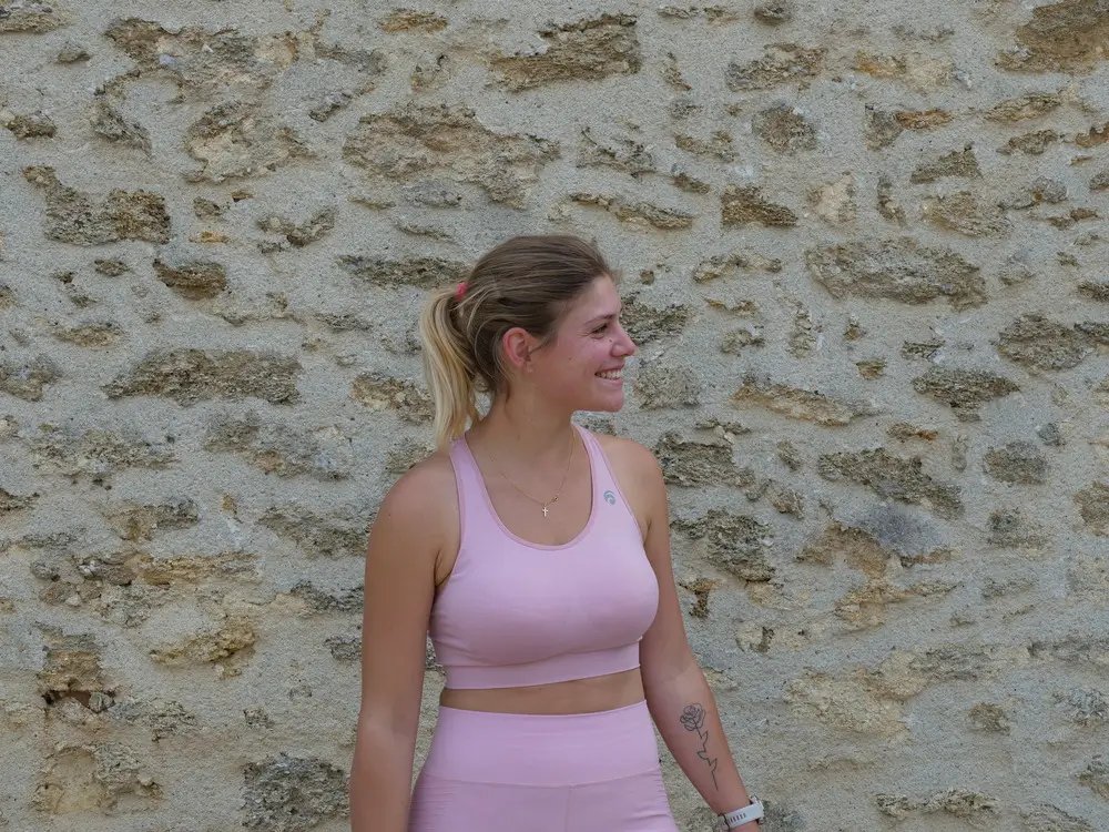 Léa coach de cours de pilates en ligne ou en direct